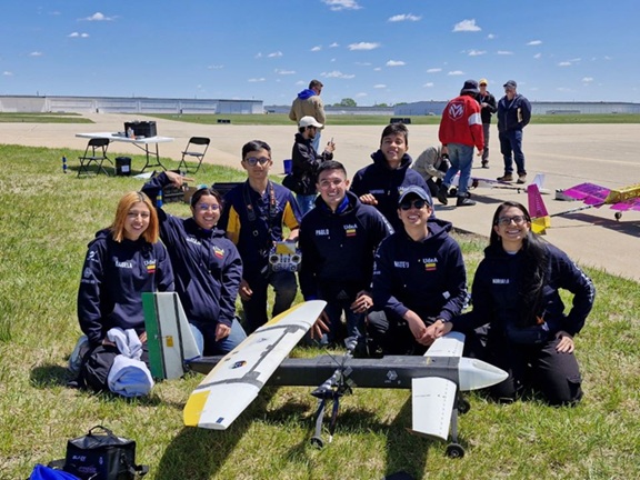 Equipo Icarus en DBF 24